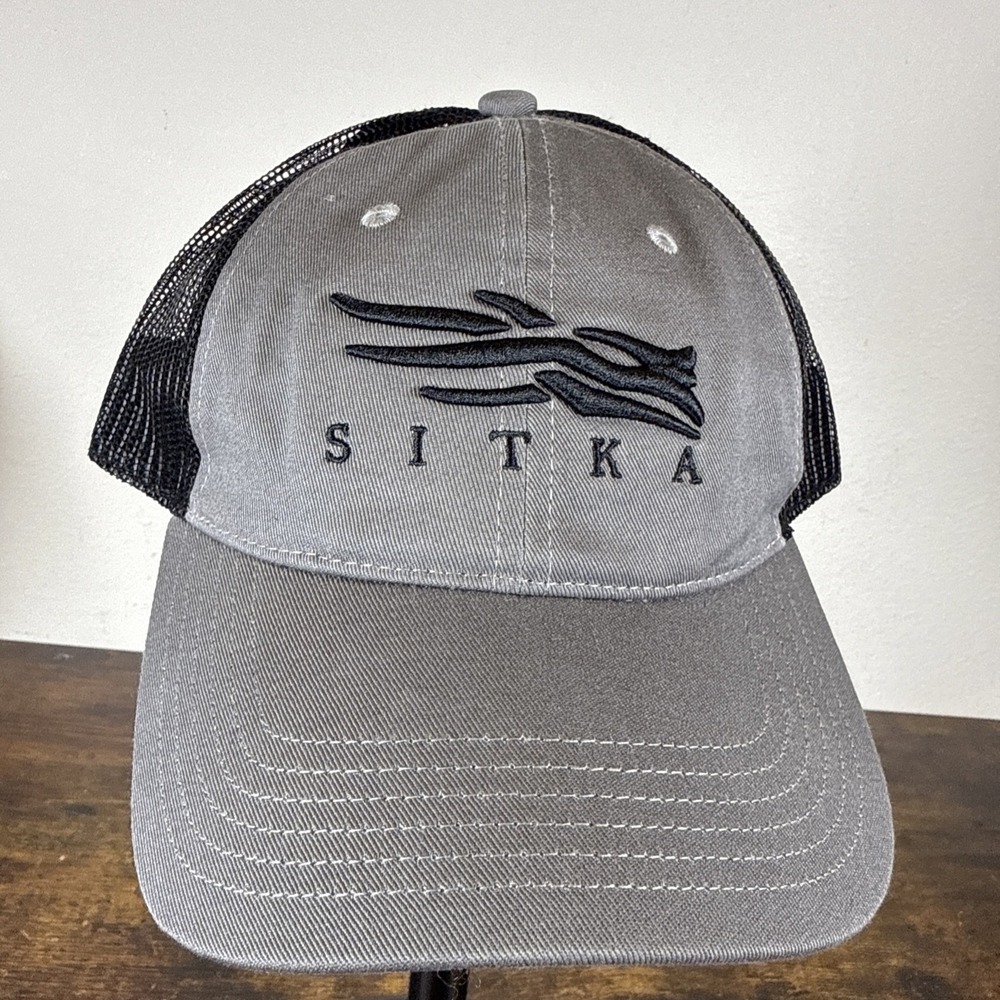 SITKA Gear Low Profile Trucker Hat Black Gray Snapback Adjustable New !